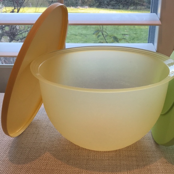 Tupperware Vintage Impressions Mixing Bowl Set in Sheer Yellow and Green - Picture 5 of 14